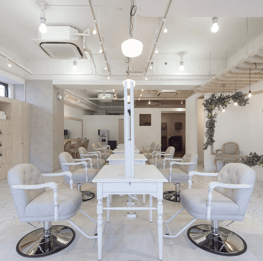 Shabby Chic Styling Chair Chalon (2 colors + 8 base options)